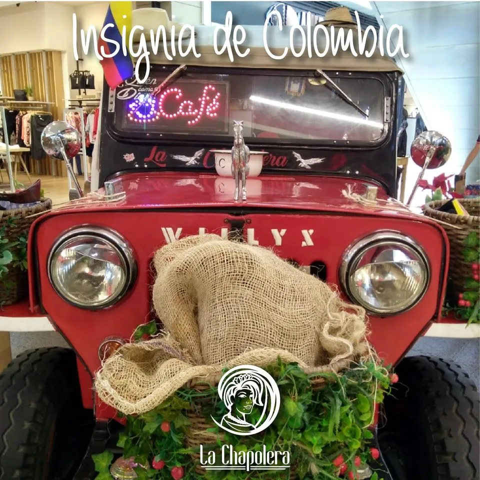 Jeep Willys tradicional (Yipao) usado en la región cafetera de Colombia.