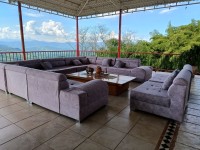 Hacienda La Bonita Paradise - Terraza Sofas Morados Vista