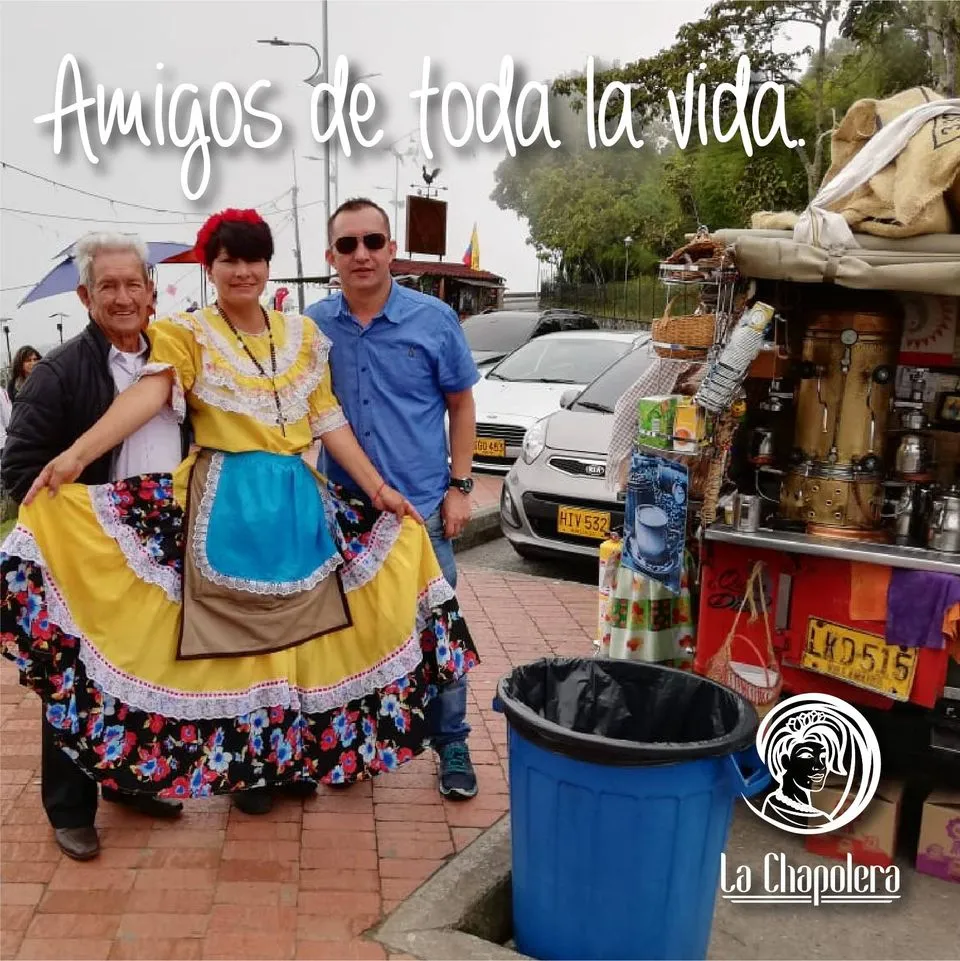 Chapolera Y Sus Amigos 1 — Café La Chapolera y Eje Cafetero