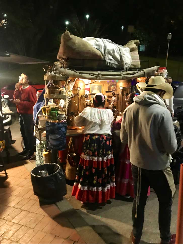 Nocturno — Café La Chapolera y Eje Cafetero