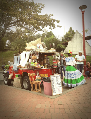 Traje Tipico — Café La Chapolera y Eje Cafetero