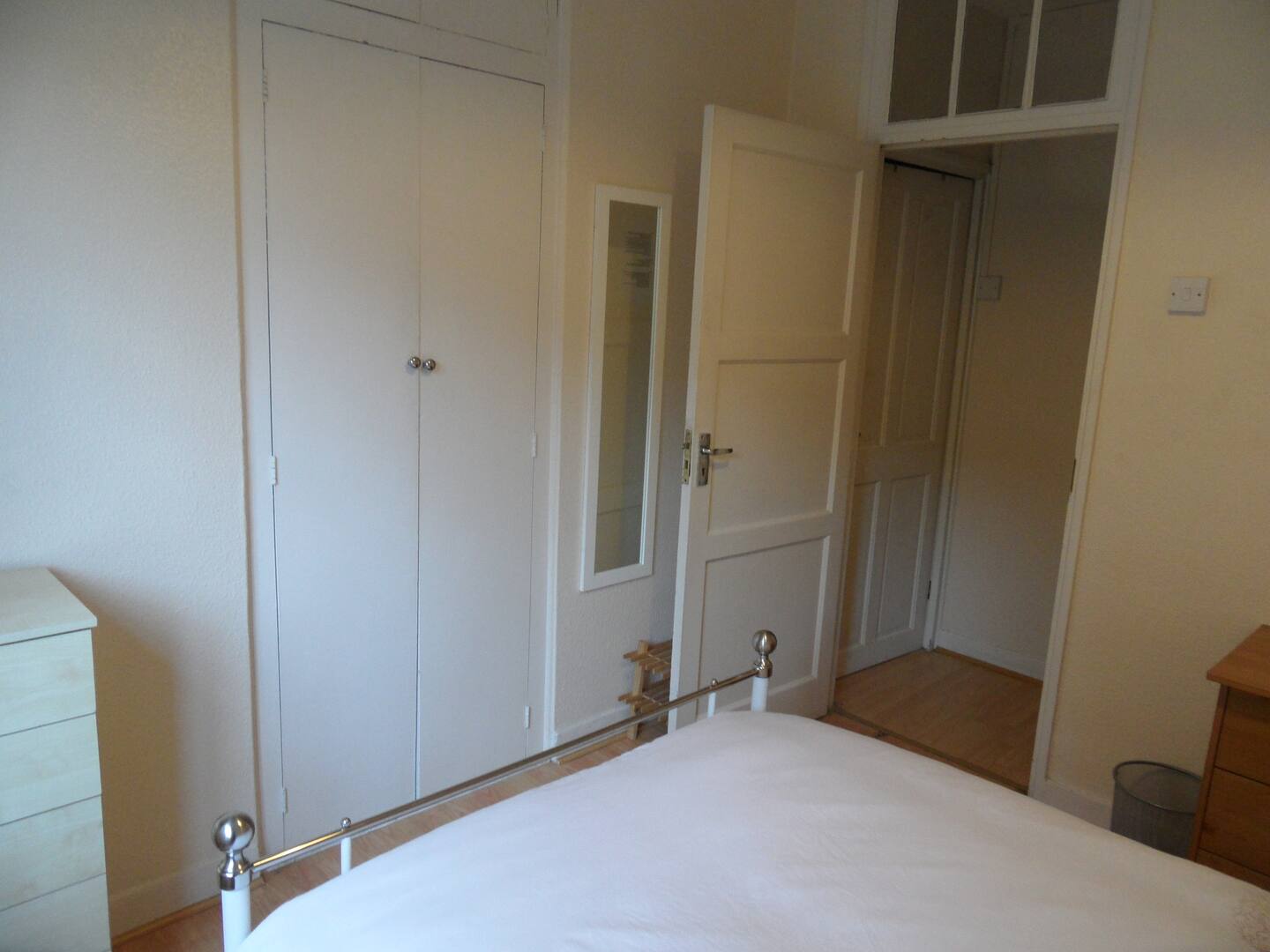 White City London W12 neighbourhood view showing proximity to Westfield shopping centre, BBC White City, and excellent transport links on Central line